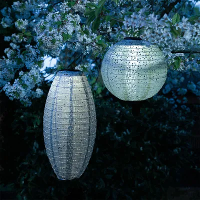 LED Solar Lampions - mit Blumenmuster - warmweiß - H: 25cm/40cm - Lichtsensor - blau - 2 Stück