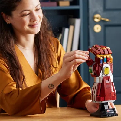 Zdjęcie produktu dla LEGO 76223 Marvel Nanorękawica, Model Iron Man z Kamieniami Nieskończoności, zestaw filmowy Avengers: Koniec Gry, Pamiątka Kolekcjonerska, Pomysł na Prezent dla kobiety i dla mężczyzny