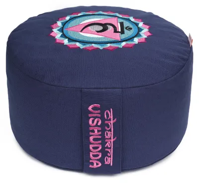 Produktbild von yogabox Yogakissen Glückssitz® Chakra - dunkelblau / Symbol: Kehlkopf-Chakra (Vishudda) 33 x 33 x 15 cm Buchweizenschalen
