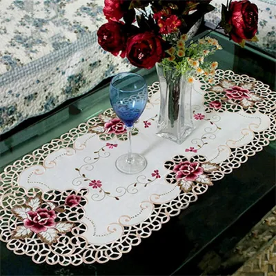 Produktbild von Ovale Tischdecke bestickt Blumenmuster 40 x 85 cm Weiß