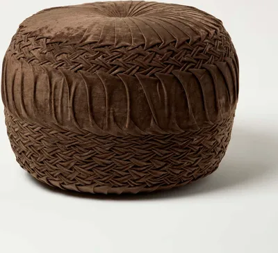 Produktbild von HOMESCAPES Sofia – Samt-Pouf geflochten & plissiert – schokoladenbraun, 50x35 cm