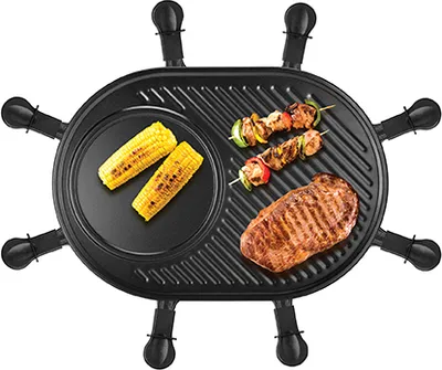 Der Unold Raclette Gourmet ist ein ovaler Tischgrill mit acht schwarzen Raclette-Pfännchen, abgebild