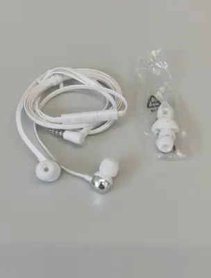 Produktbild von Original LG Schwarz 3,5 mm QuadBeat 2 Premium in Ear Kopfhörer weiß