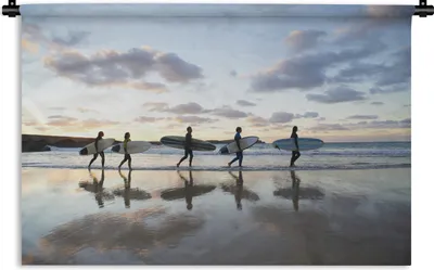 Produktbild von MuchoWow® Wandteppich Wandbehang Surfer am Strand 90x60 cm Tapisserie Dekoration Wandtuch - Wandskulpturen - Bildteppich