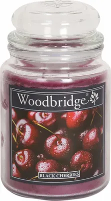 Produktbild von Duftkerze Woodbridge Black Cherries, Sandelholz & Kirsche, Kerze im Glas, 565 g, 2 Dochte, 130 h Brenndauer, lila
