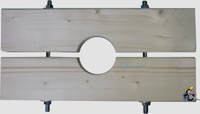 Produktbild von Holzzange die Große für DN 115 Brunnenrohr AD=125mm