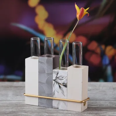 Produktbild von Deko Vase mit 4 Reagenzgläsern - Blumenvase - Holz - H: 18cm - creme/grau