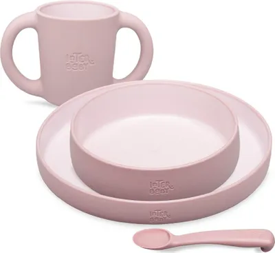 Imagen del producto de Interbaby: Set de vajilla infantil en color rosa pastel, compuesto por 4 piezas