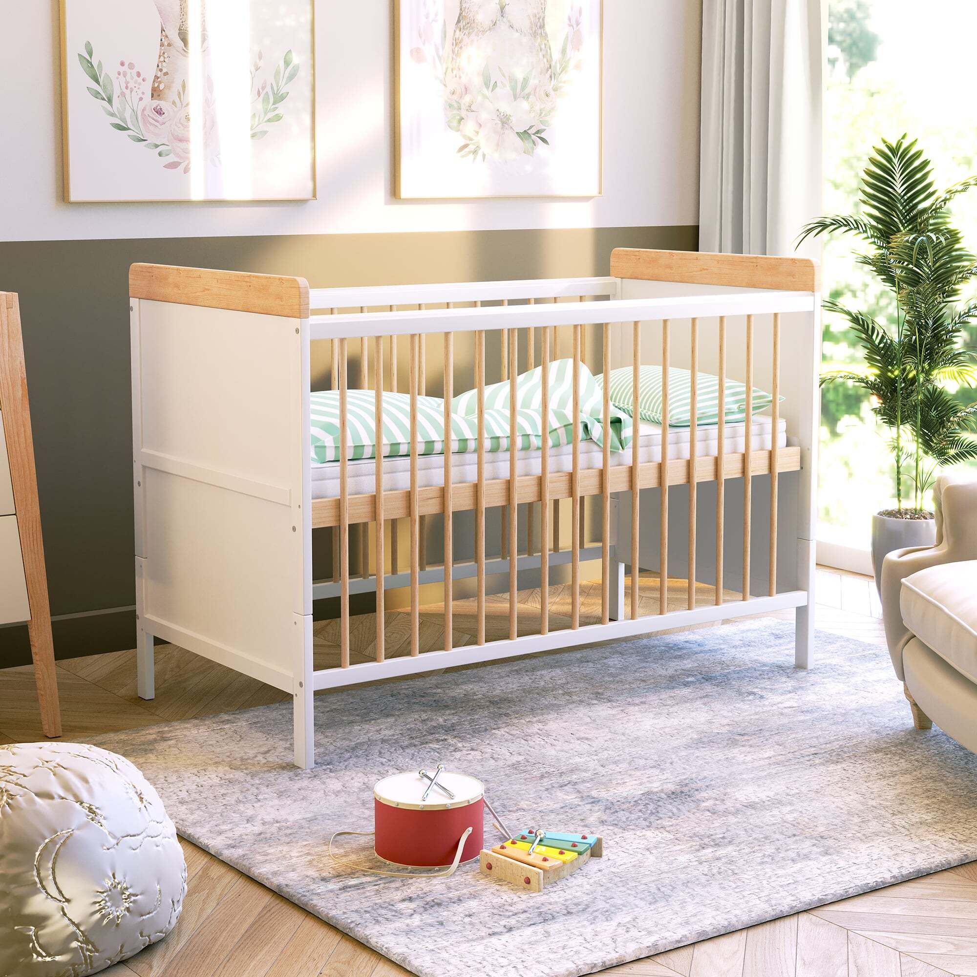 Baby-Delux Babybett Ella 60x120 cm – Massivholz Kiefer weiß Natur höhenverstellbar umbaubar mit Schlupfsprossen Aloe Vera Schaumstoffmatratze
