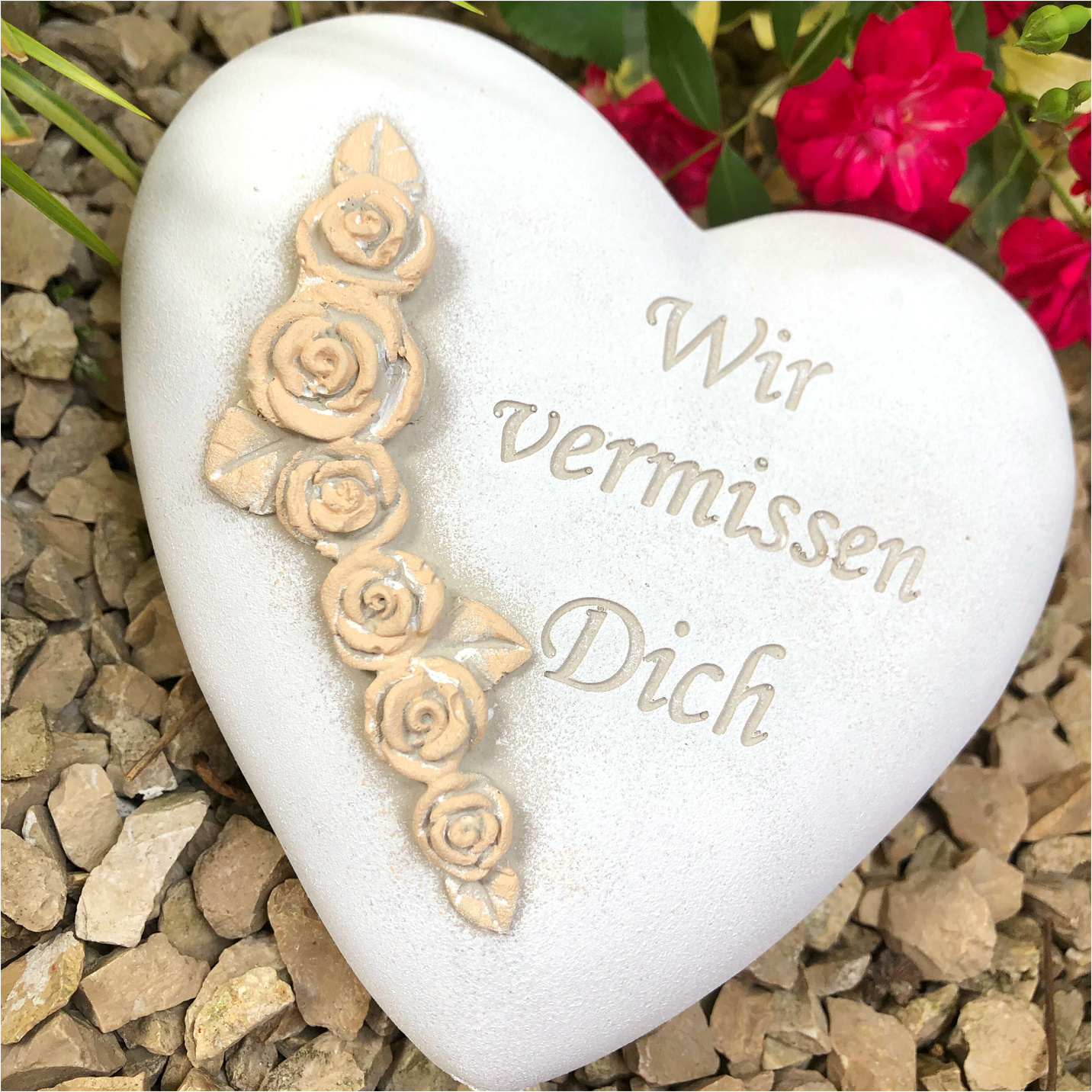 AS Grabschmuck XXL Grabherz Spruch Grabschmuck Grab Herz - Wir vermissen dich - ca.1200g Rosenranke Sand