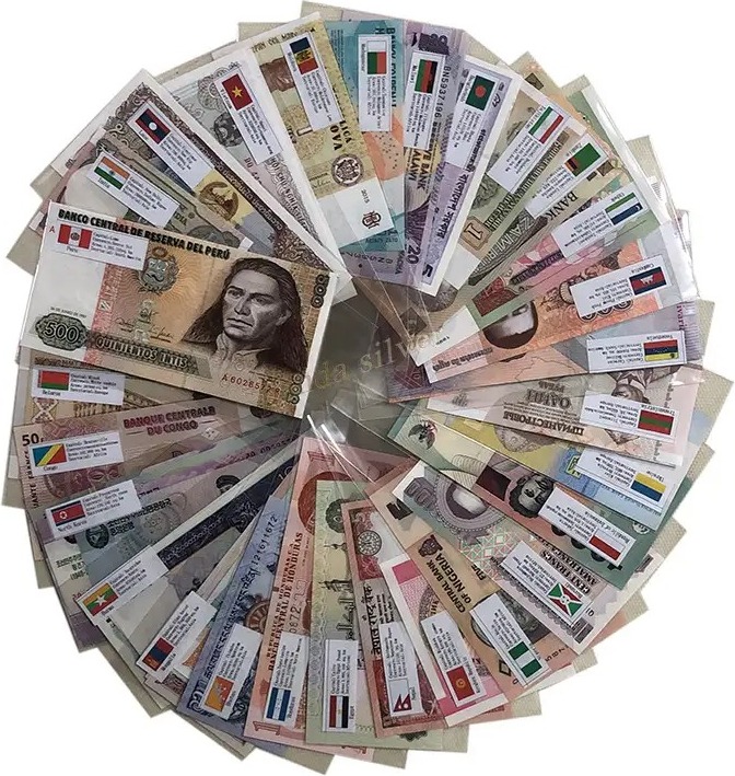 Resteq Satz von 52 verschiedenen Weltbanknoten. Echtes Geld aus verschiedenen Ländern