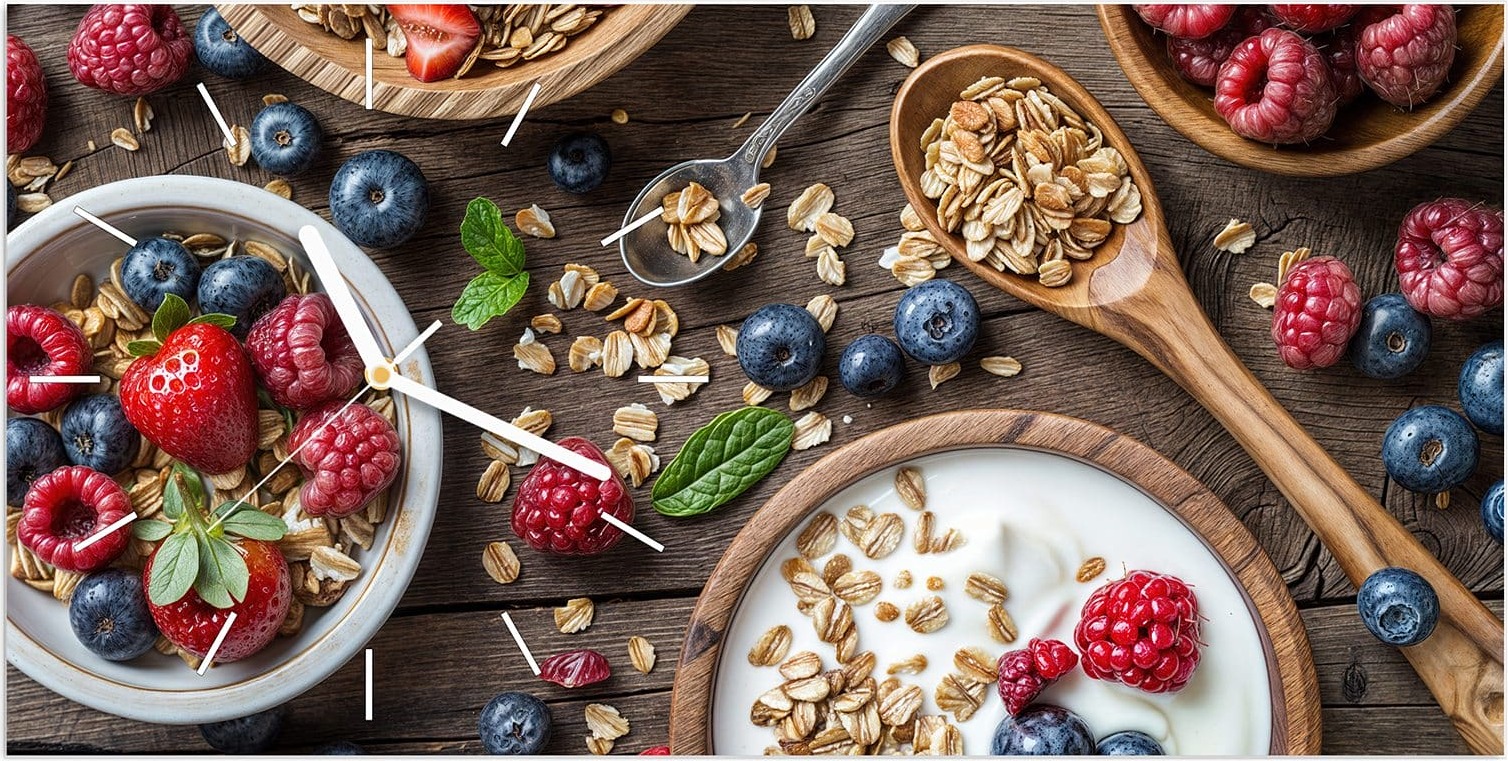 Primedeco Wanduhr aus Glas mit Motiv Beeriges Müsli- 60 x 30 cm - inkl. Aufhängesystem