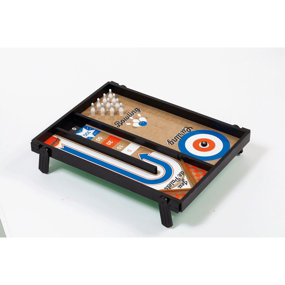 MPF Spieltisch mit vier Spielen.