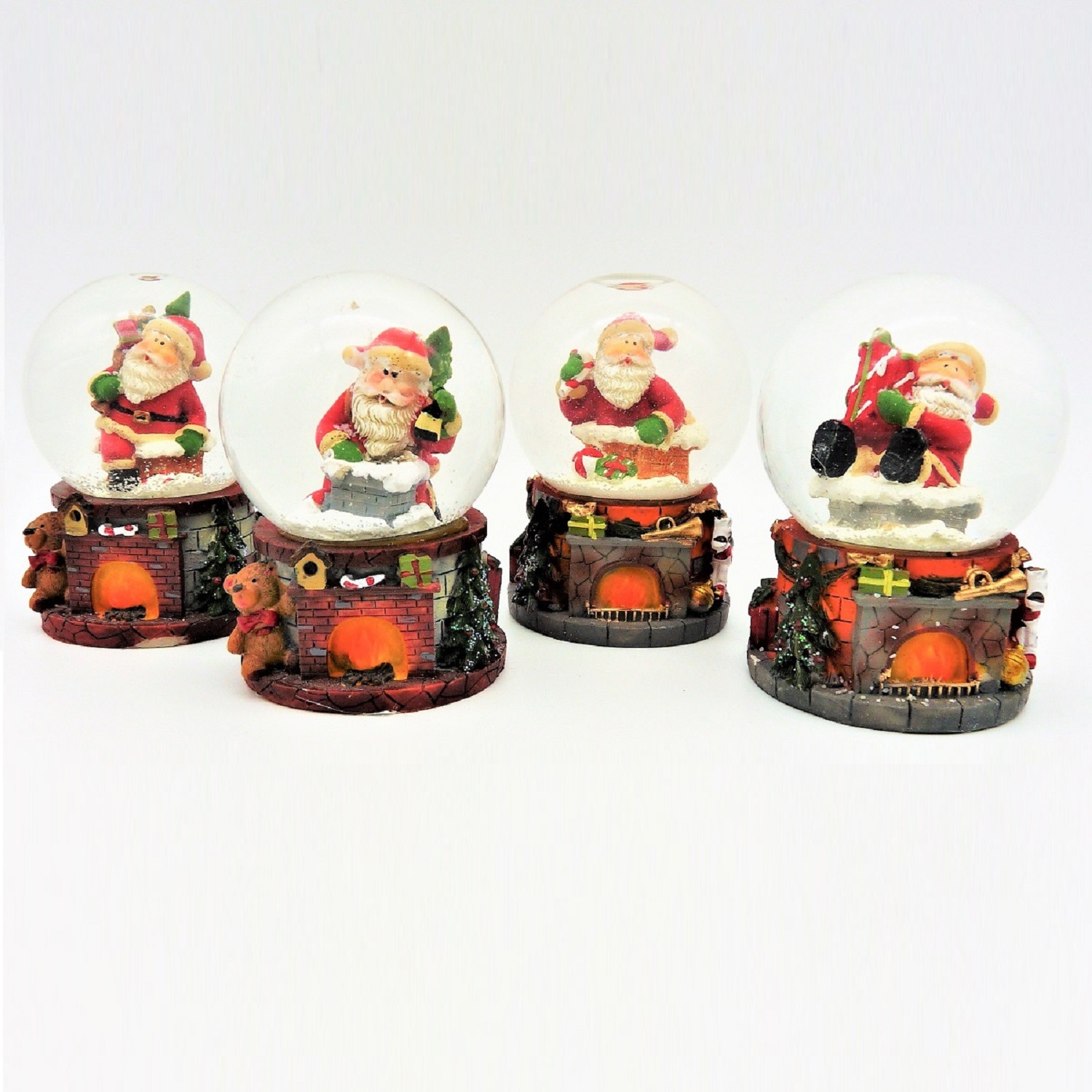 4 Stück Schneekugeln mit LED Licht Ø 4 cm Nikolaus Weihnachten Batteriebetrieben