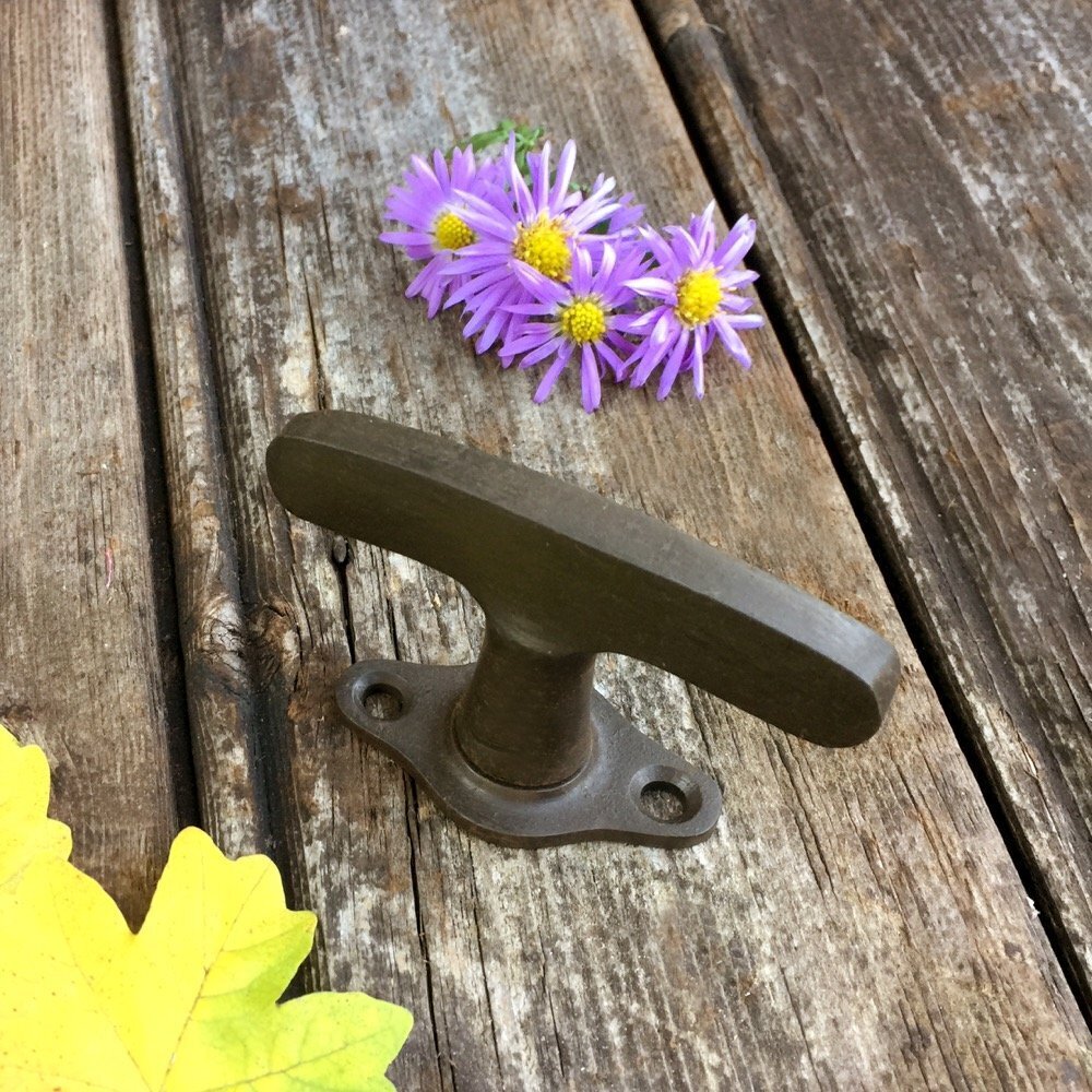 Antikas Fenstergriff oval in Eisen gewachst - Fenstergriff Antike Fensterbeschläge