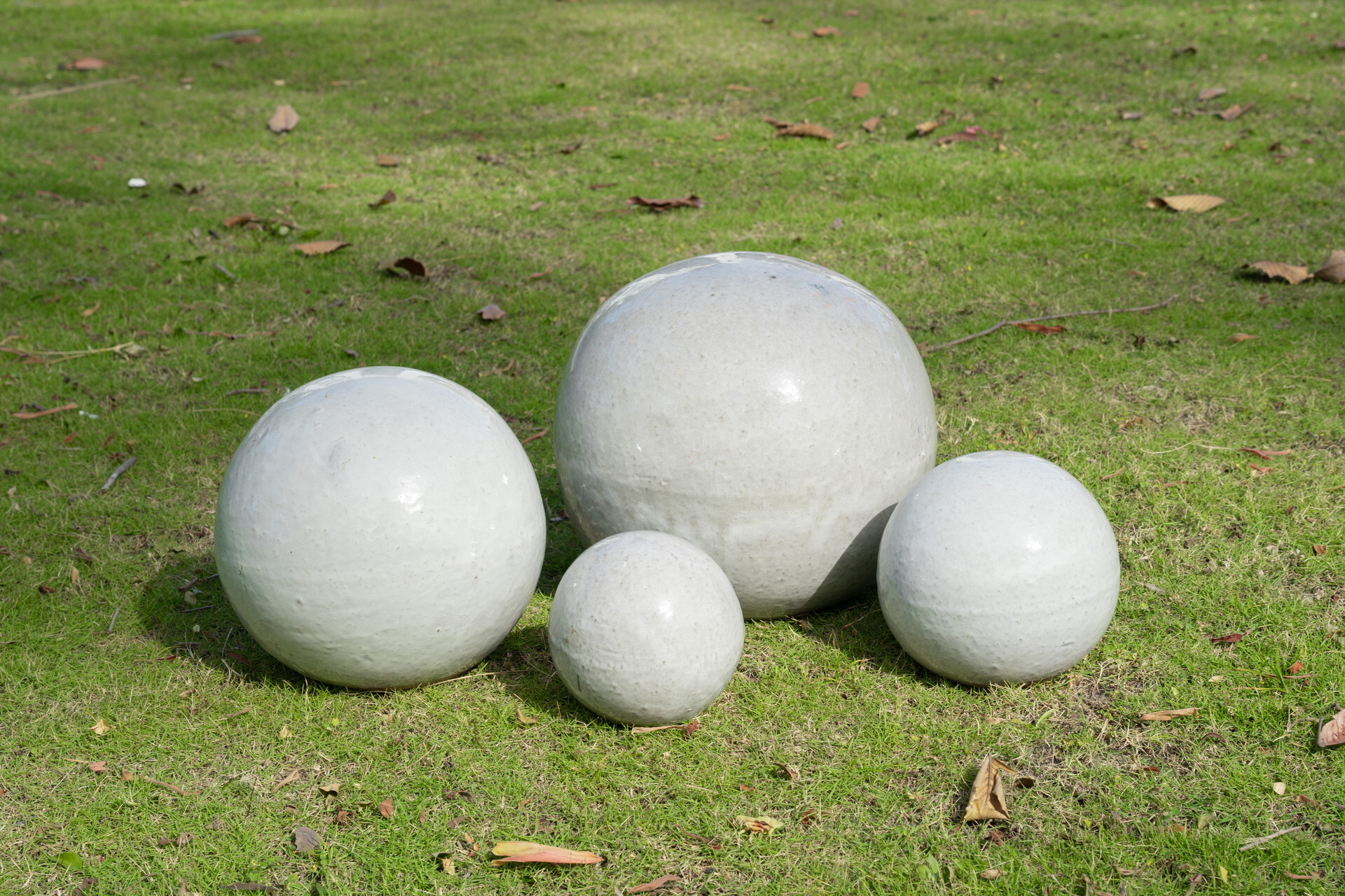 Teramico Gartenkugeln Rosenkugeln Keramik 4er Set Grau-Weiß glasiert