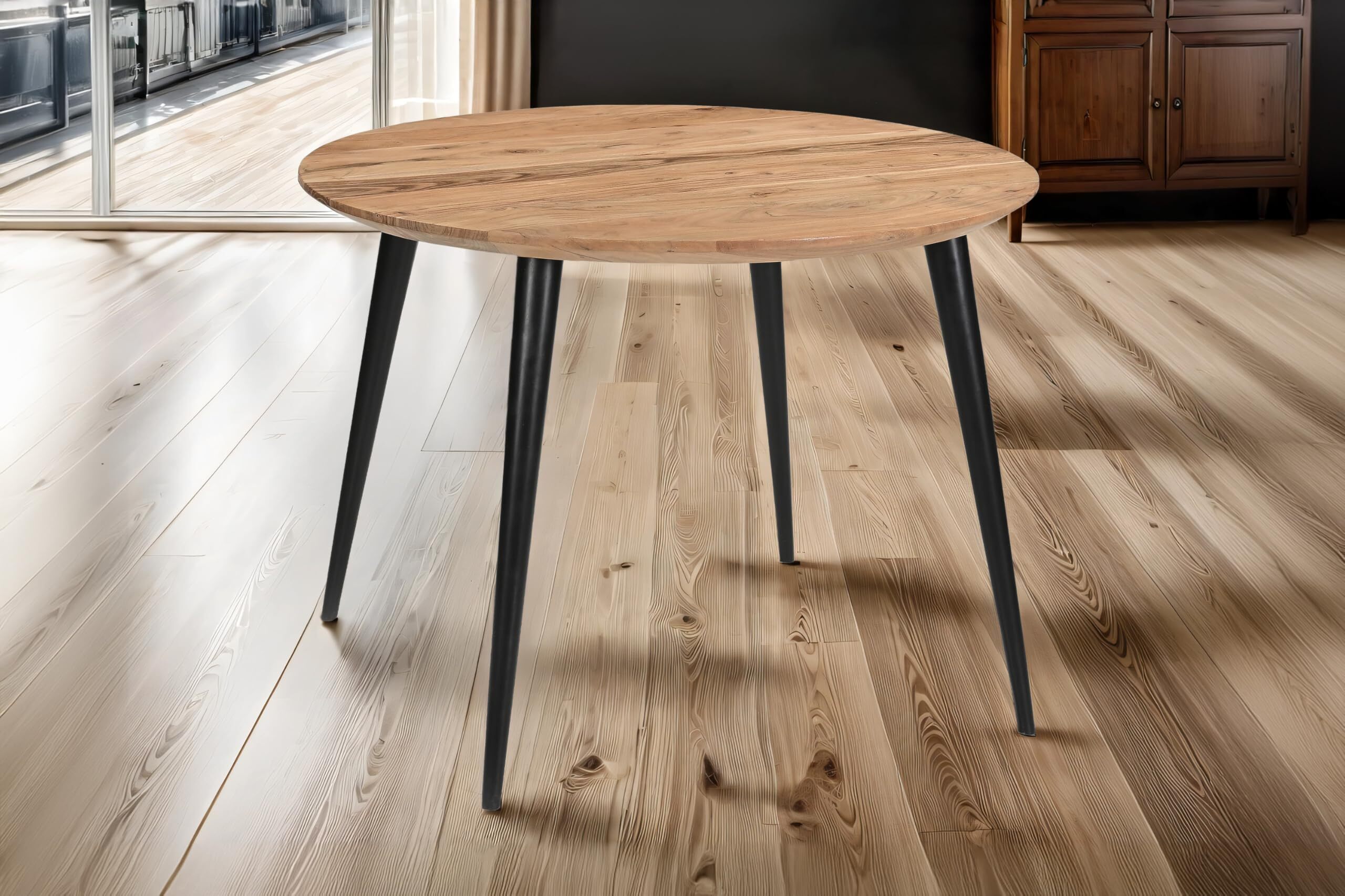 Runder Esstisch 105 cm Cara, Akazienholz naturfarben + massiv, Esszimmertisch mit Schweizer Kante, konisches 4-Fuß-Gestell Metall Schwarz, pflegeleichter Holztisch