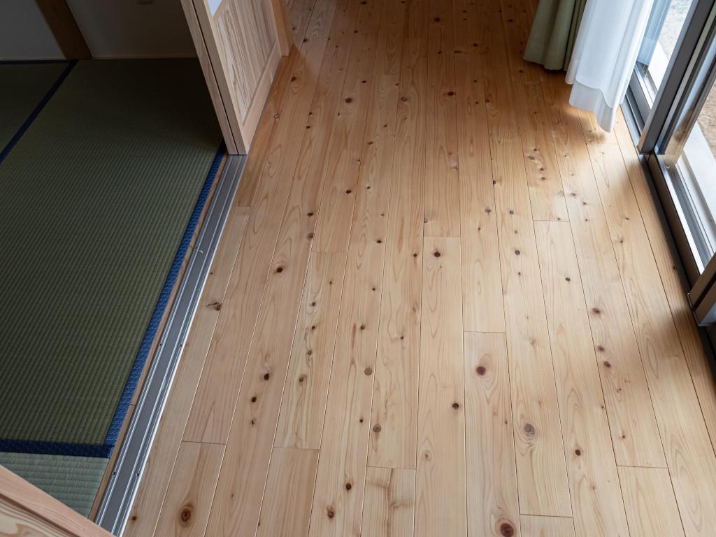 OSMO | 1,579 m² | Massivholzdiele Naturbelassen 21x120mm Massivholzdielen Fichte Nordische Fichte B Sortierung naturbelassen, geölt, rustikale Optik, langlebig, für Boden und Wand L4030356