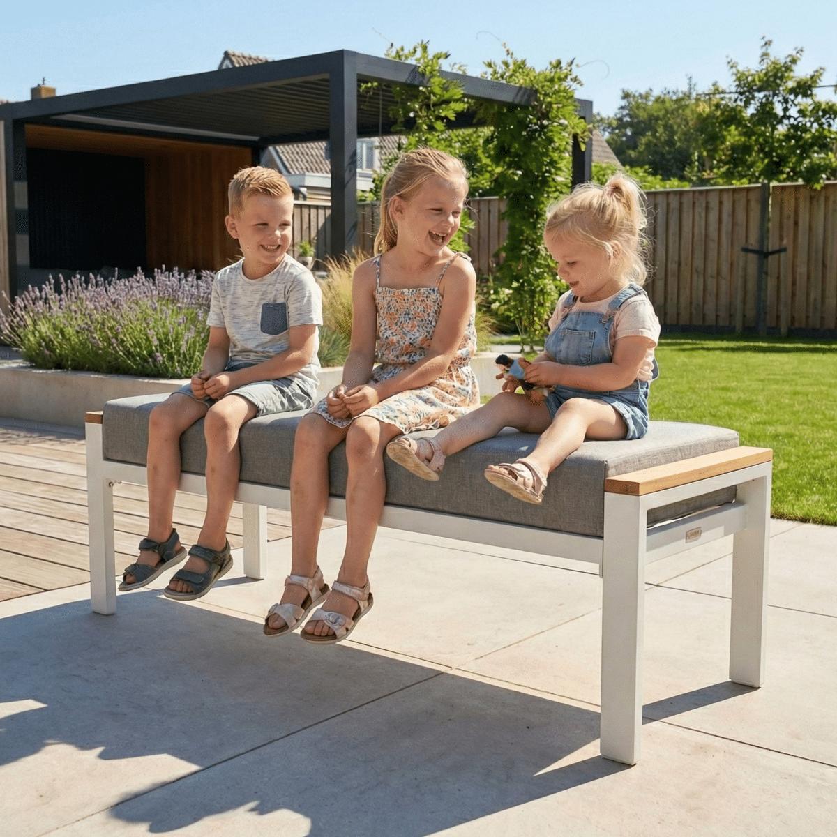 Gartenmöbelshop Gartenbank Cube Weiß 135 cm Aluminium/Holz – 22382W
