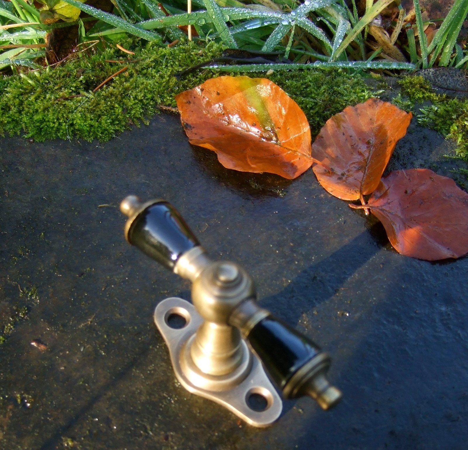 Antikas Fenstergriff Messing, antike Fensterbeschläge, nachgefertigt Porzellan schwarz