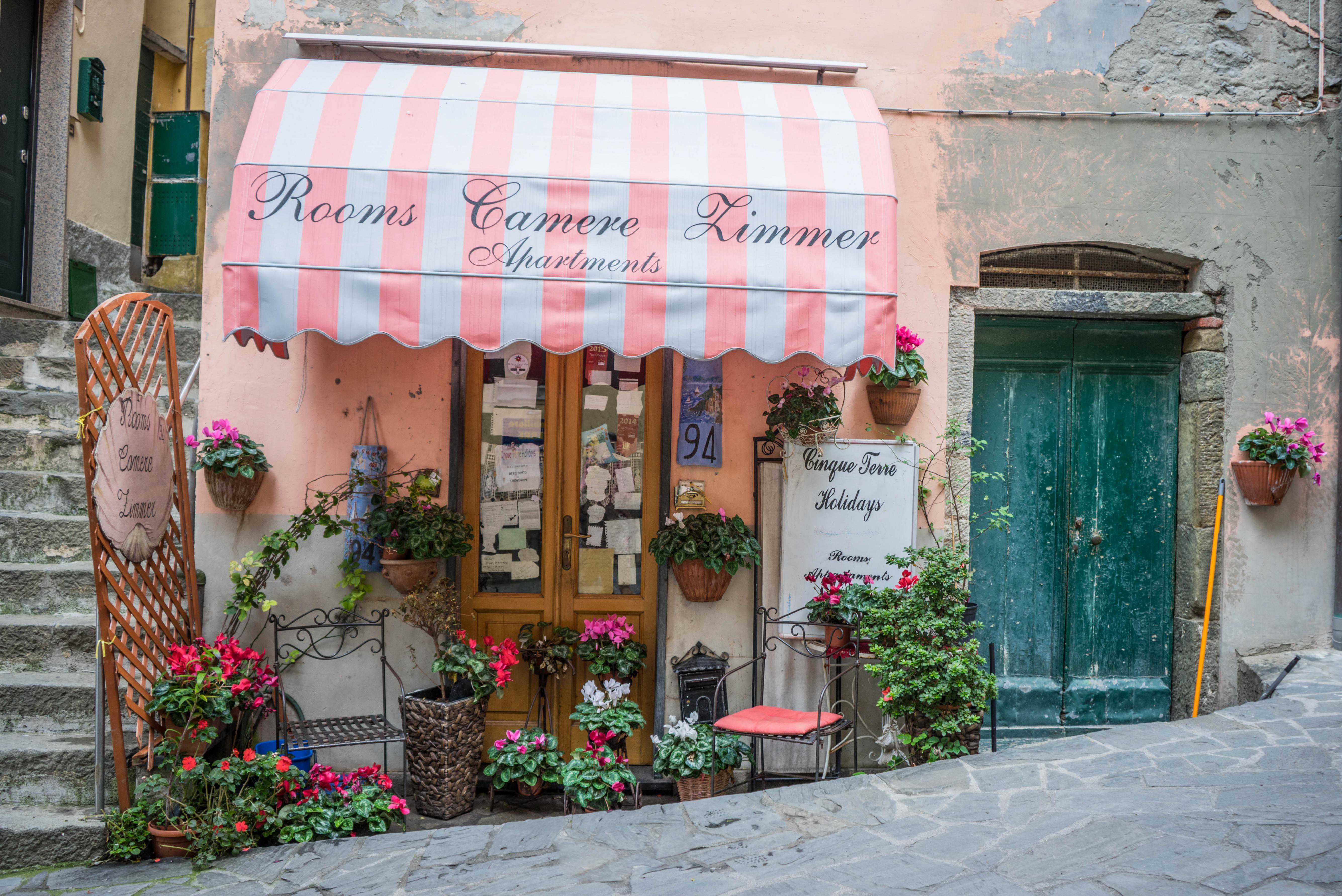 hansepuzzle 19210 - Zimmer-Vermietung Puzzle, 2000 Teile, Gebäude, 90,0 x 60,0cm mit hochwertiger Aufbewahrung, Kartonbox & Beutel