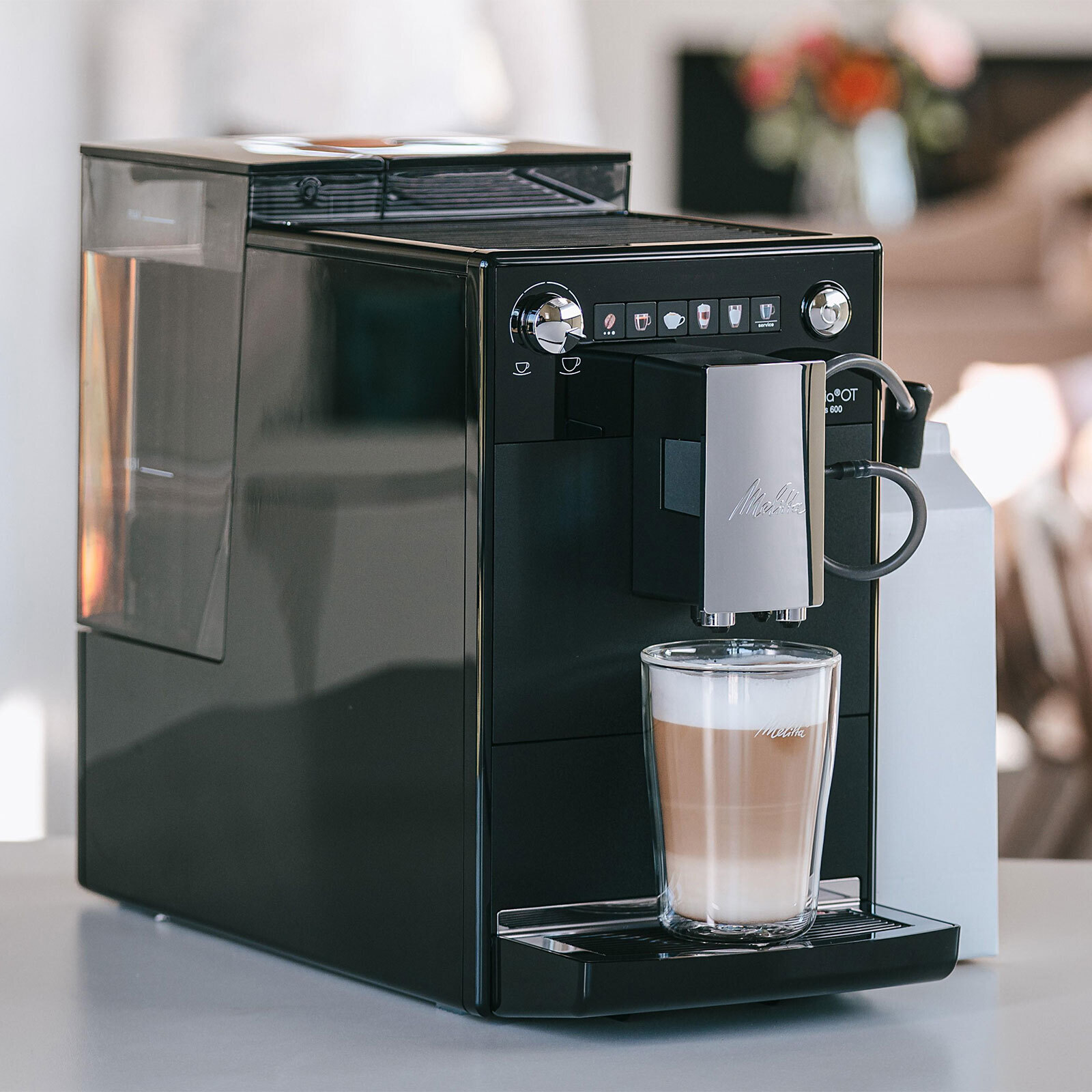 Melitta Latticia OT F300-100, Espresso kávovar, 1,5 L, Kávové zrná, Vstavaný mlynček, 1450 W, Čierna