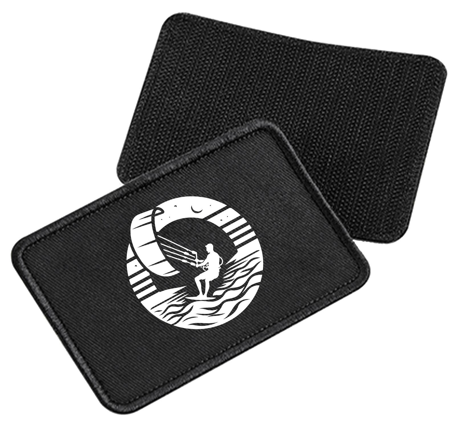 Hellweg Druckerei Huuraa Patch Kite Board Kitesurfing Black 10 x 6,5cm Baumwolle Klettpatch für Mütze Geschenkidee 6217PATCH