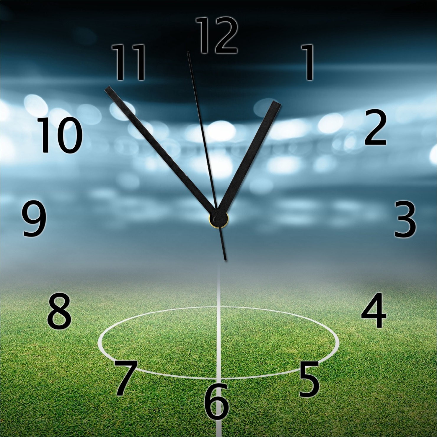 Wallario Design Wanduhr Fußball Stadion Mittellinie II aus Echtglas, Größe 30 x 30 cm gugs5676-3030