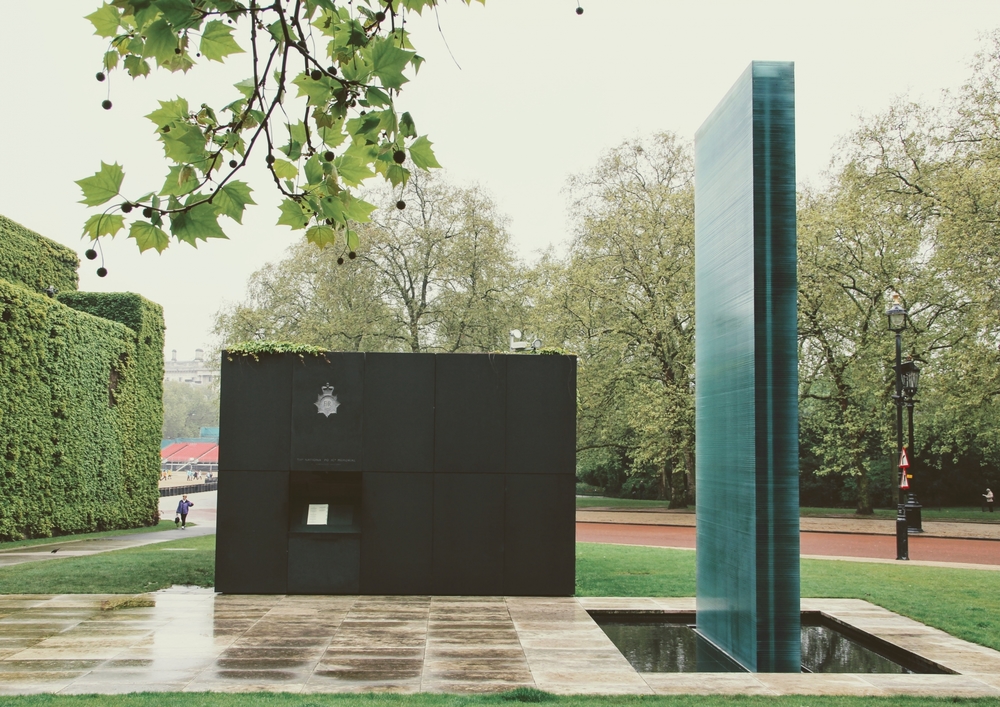 hansepuzzle 54839 - Mahnmal Puzzle, 260 Teile, Hintergründe, 41,0 x 28,0cm mit hochwertiger Aufbewahrung, Kartonbox und wiederverschließbarem Beutel 44839