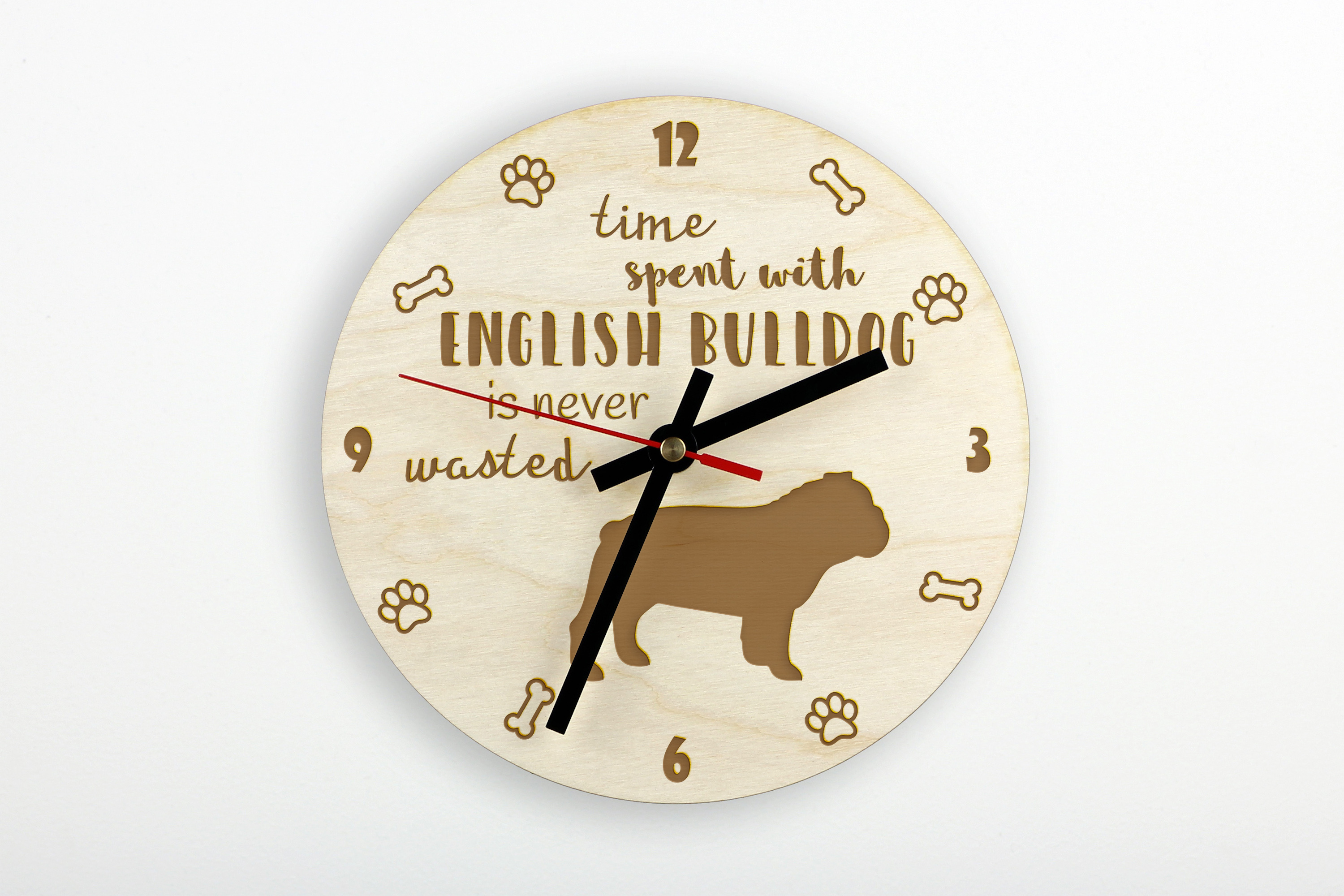 Anglický buldog - hodiny so psom, drevené hodiny s gravírovaním, personalizované hodiny od Art-Dog