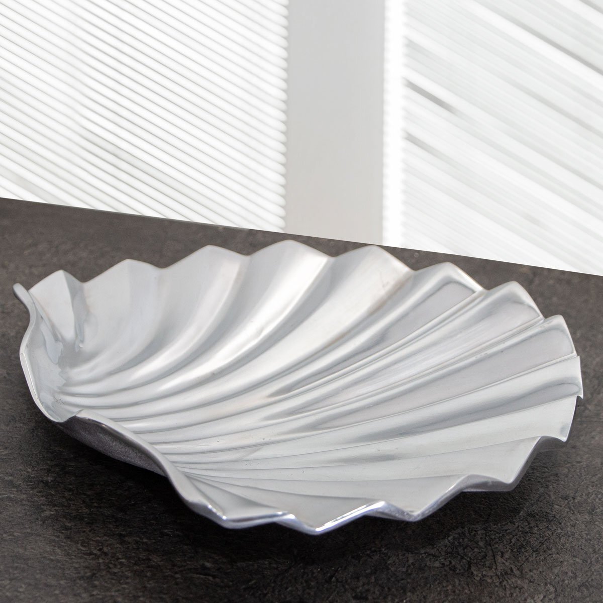 Antikas Tablett aus Aluminium, Muschelform, Klein, Auslage