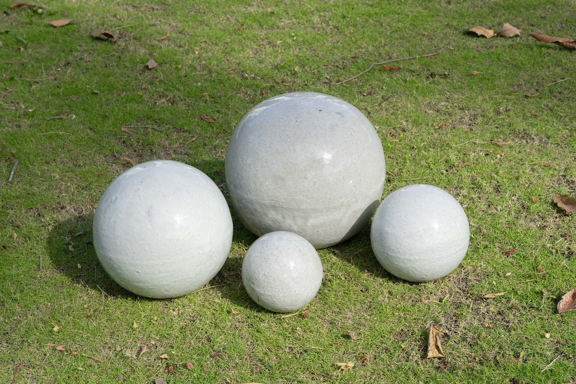 Teramico Gartenkugeln Rosenkugeln Keramik 3er Set Grau-Weiß glasiert
