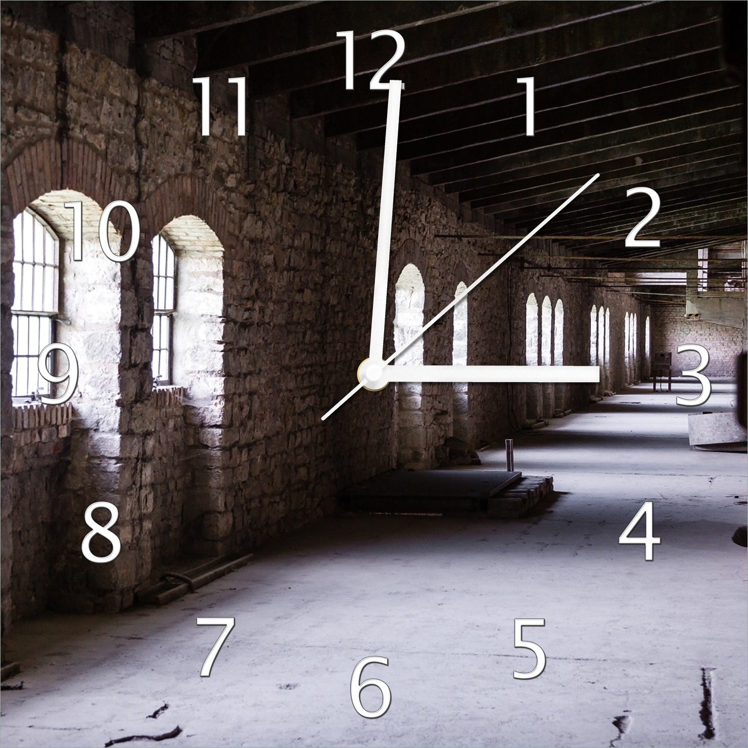 Wallario Design Wanduhr Altes Bauwerk - stillgelegte Fabrik aus Echtglas, Größe 30 x 30 cm guk5223-3030