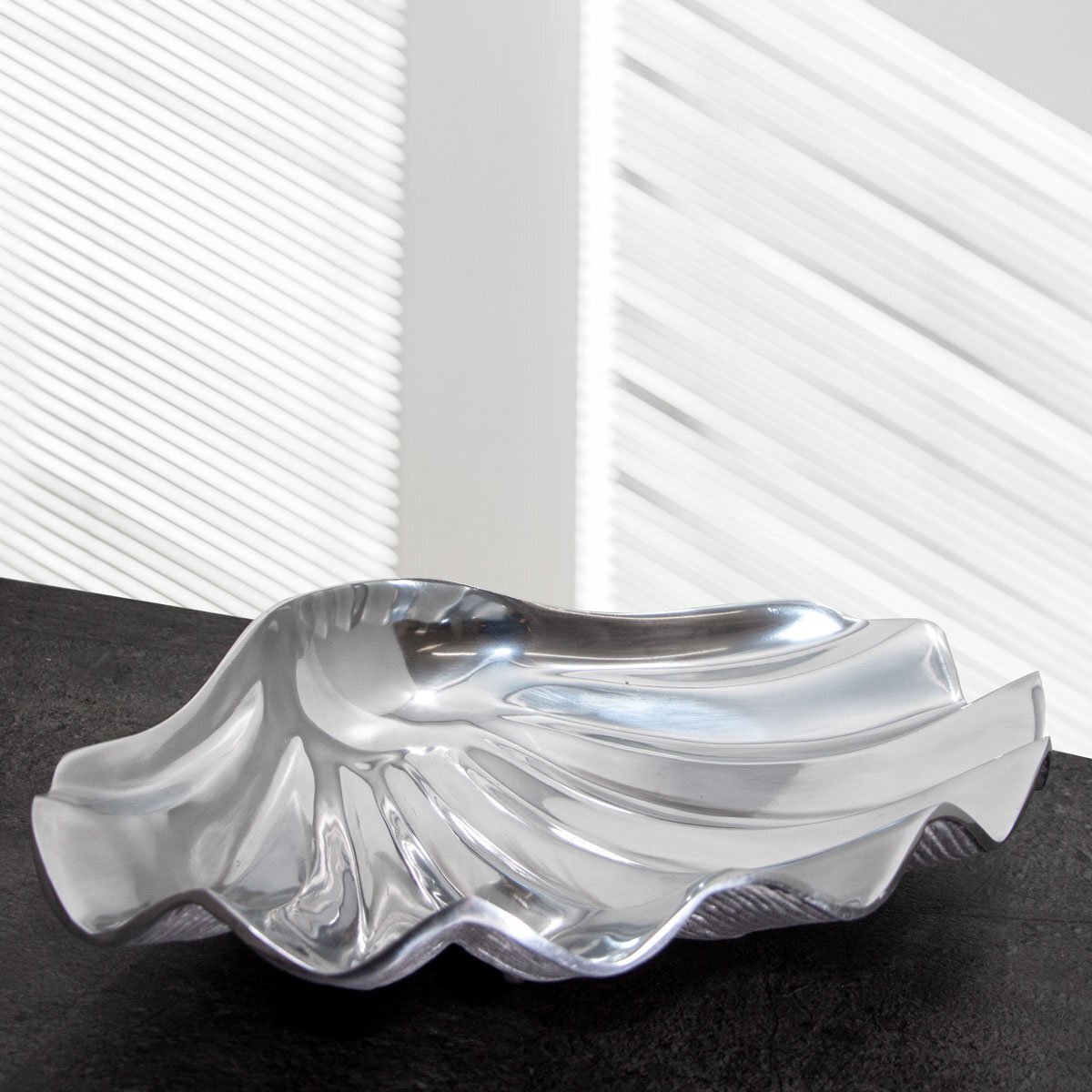 Antikas Tablett aus Aluminium, Muschelform, groß, Auslage