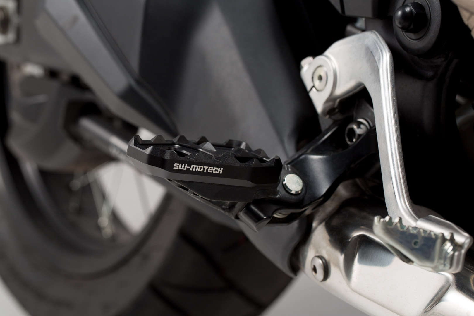 SW-MOTECH Fußrastenverbreiterung CRF1000L Africa Twin FRS.01.890.10000/B
