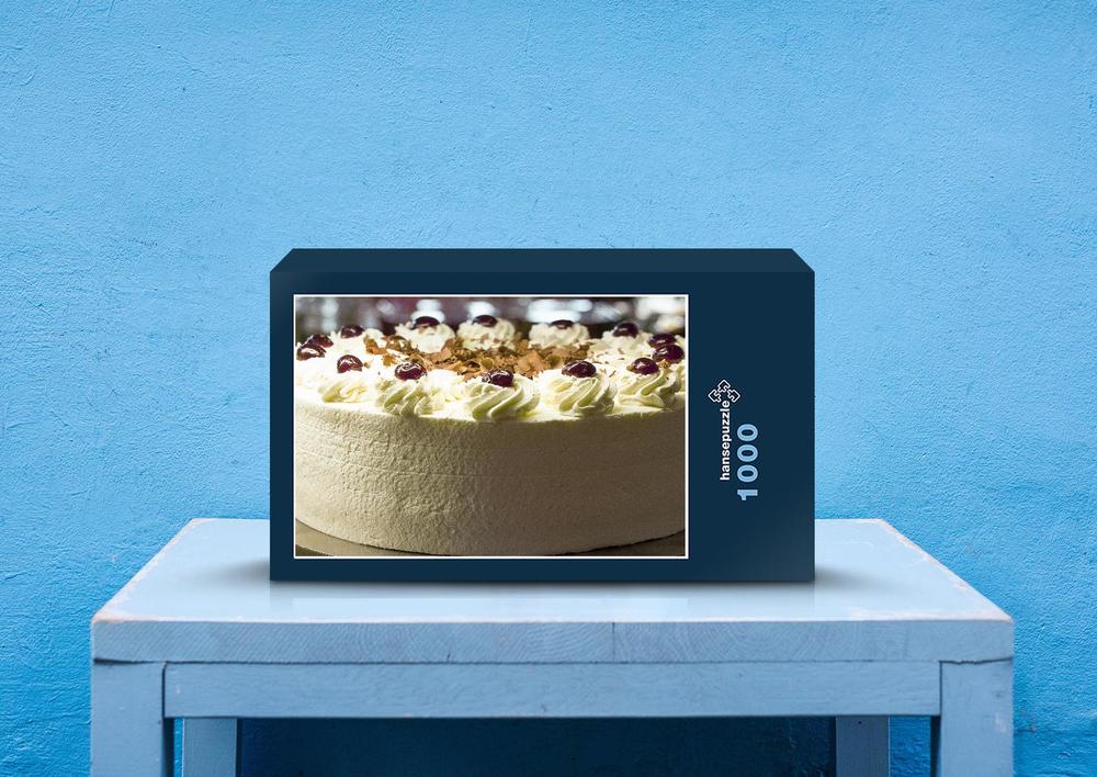 hansepuzzle 46665 - Schwarzwälder Kirschtorte Puzzle, 1000 Teile, Menschen, 60,0 x 46,0cm mit hochwertiger Aufbewahrung, Kartonbox & Beutel 36665