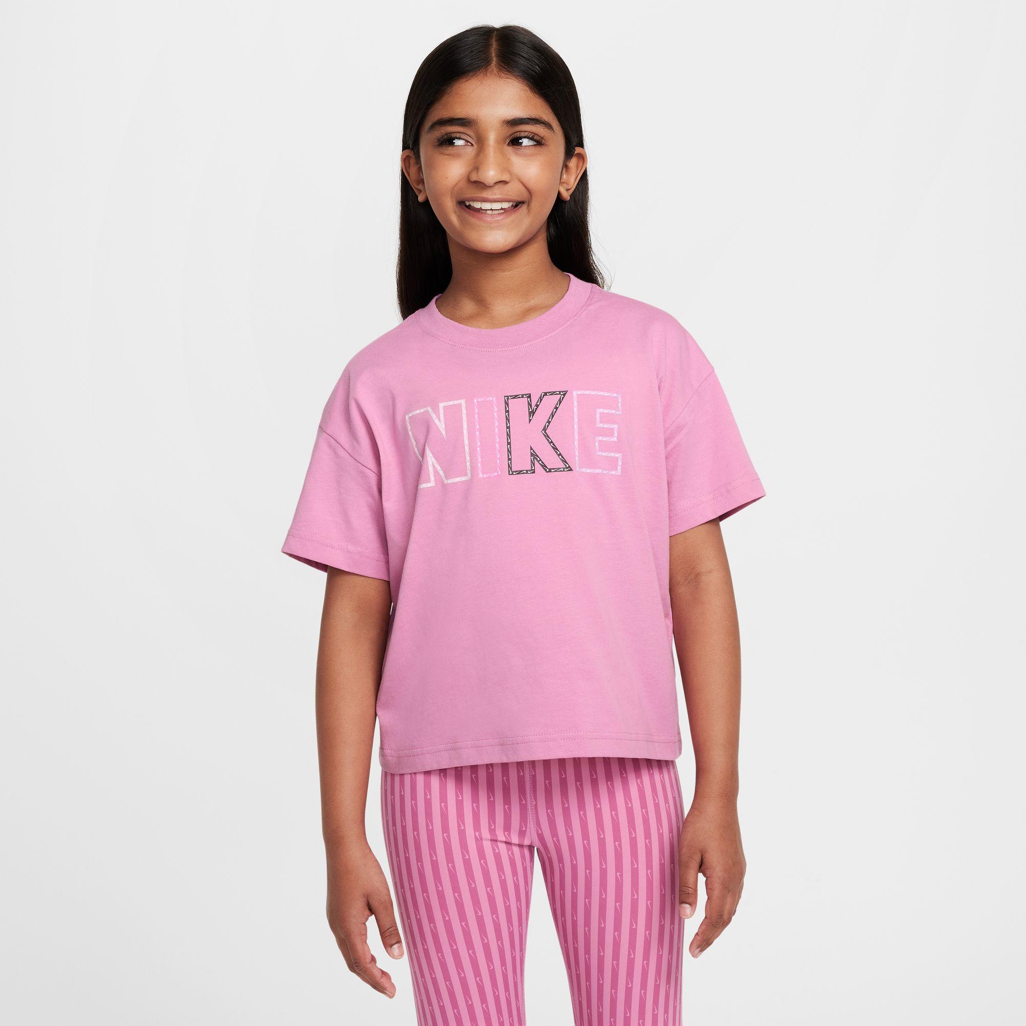 Nike G Nsw Tee Essential Aop Magic Flamingo/Magic Flamingo/ Magic Flamingo/Magic Flamingo/ Xs FZ5561