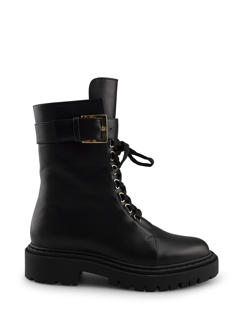 Deabused veterlaars Noa Black