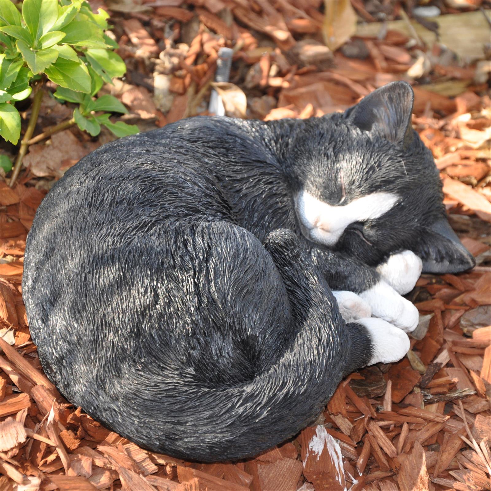 Gartenfigur Katze schlafend gescheckt Frostsicher Dekofigur UV-beständig Cat 