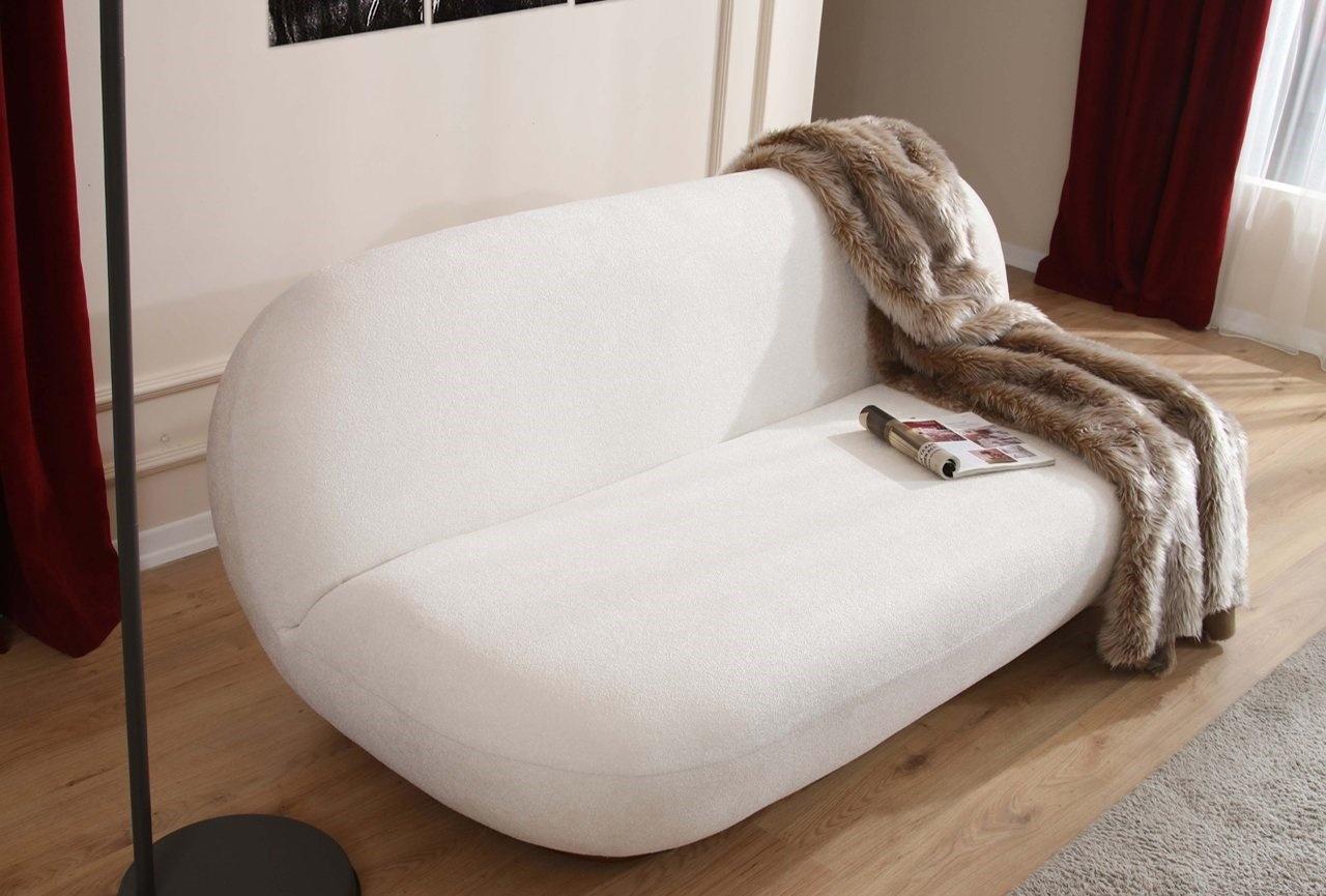 AEA Das Sofa wurde entworfen, um die Schönheit des Interieurs zu unterstreichen.