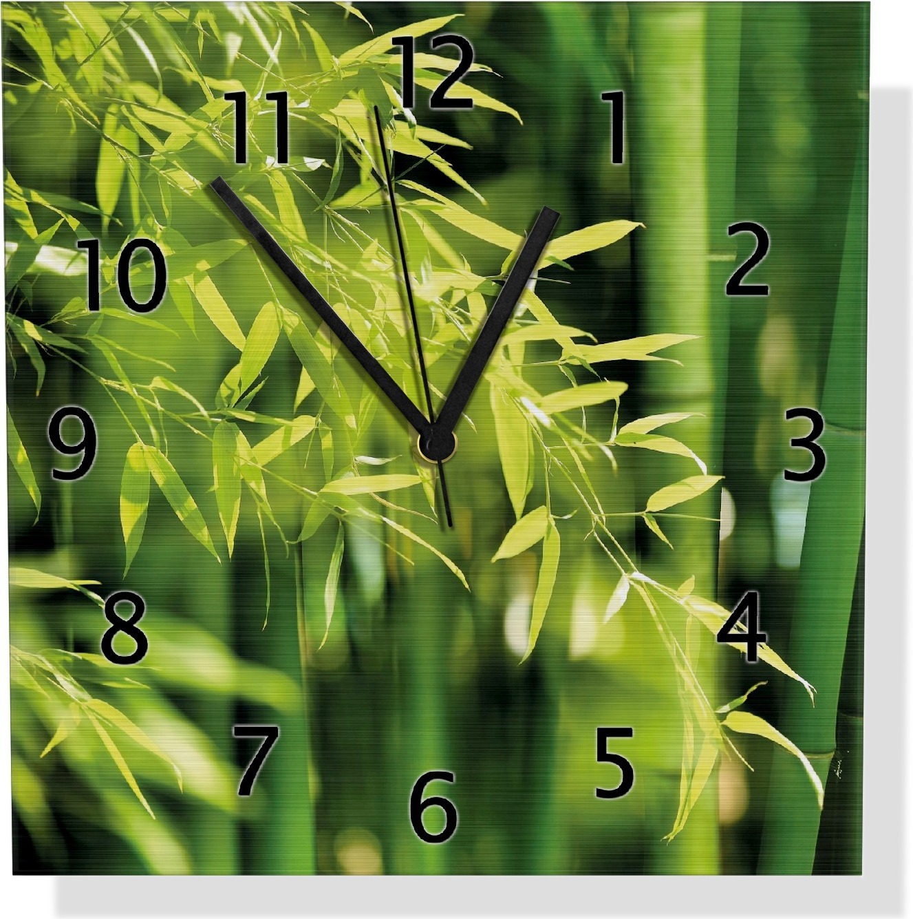 Wallario Design Wanduhr Bambuswald mit grünen Bambuspflanzen aus Aluverbund, Größe 30 x 30 cm uds0568-3030