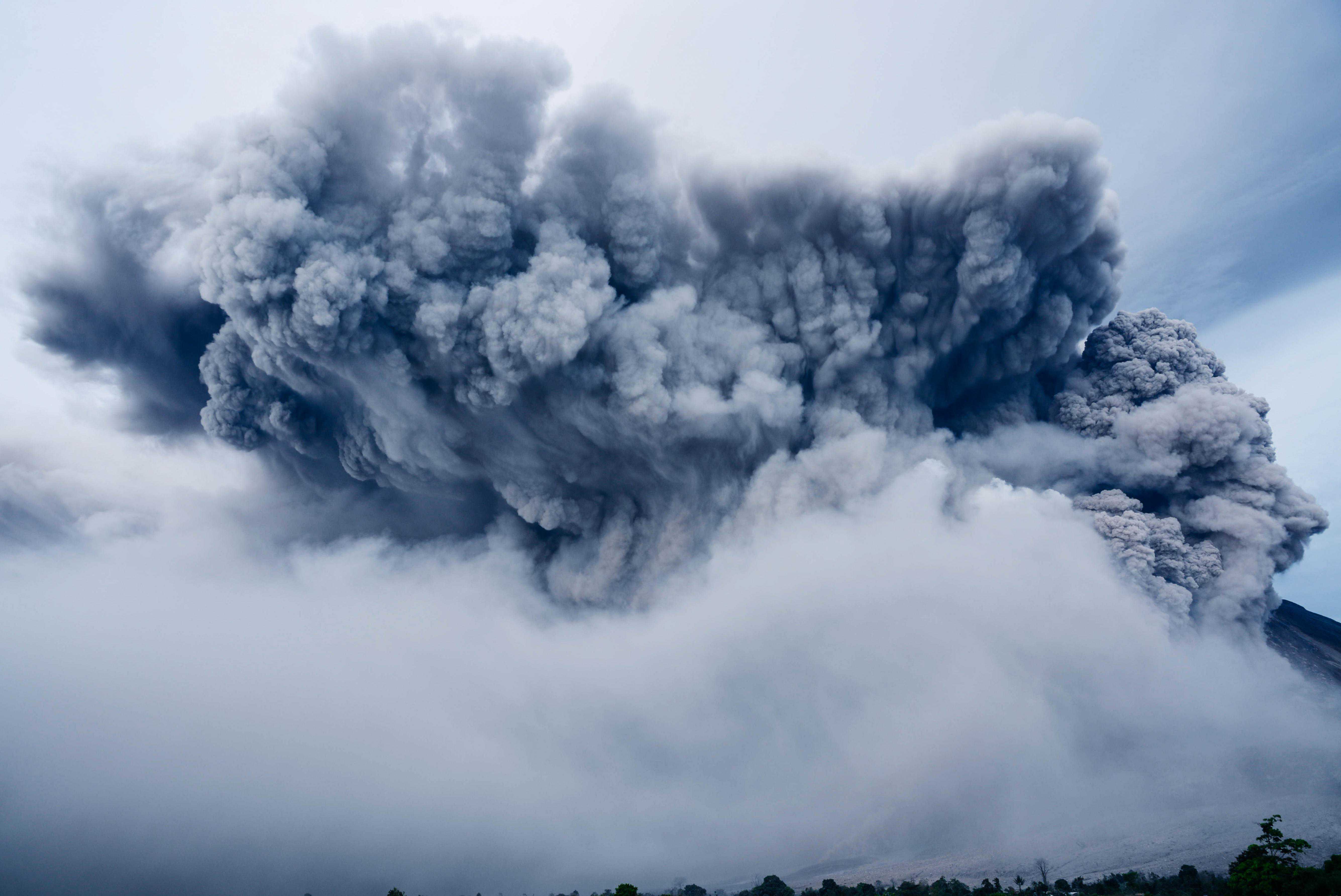 hansepuzzle 27729 - Aschewolke Puzzle, 2000 Teile, Natur, 90,0 x 60,0cm mit hochwertiger Aufbewahrung, Kartonbox und wiederverschließbarem Beutel 17729