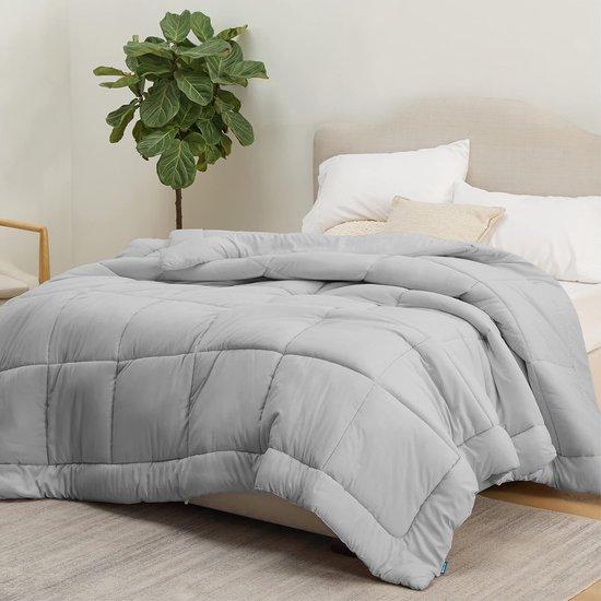Famanu Bettdecke 155 x 220 cm, 4 Jahreszeiten, allergikerfreundlich, 300 g/m² SHSHOP