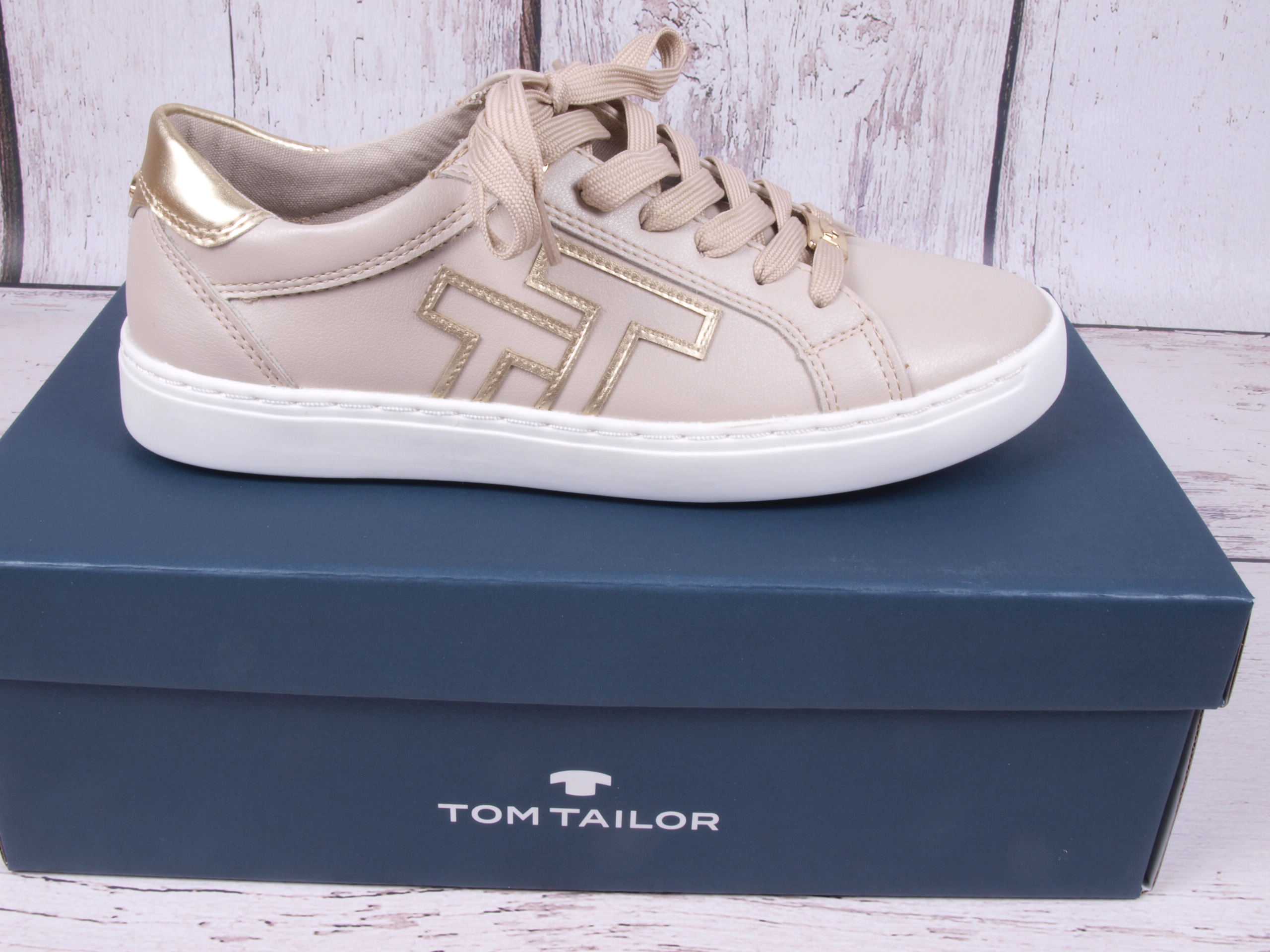 Obuv tenisky Tom Tailor sneakers Farba biela káva so zlatými detailmi 37