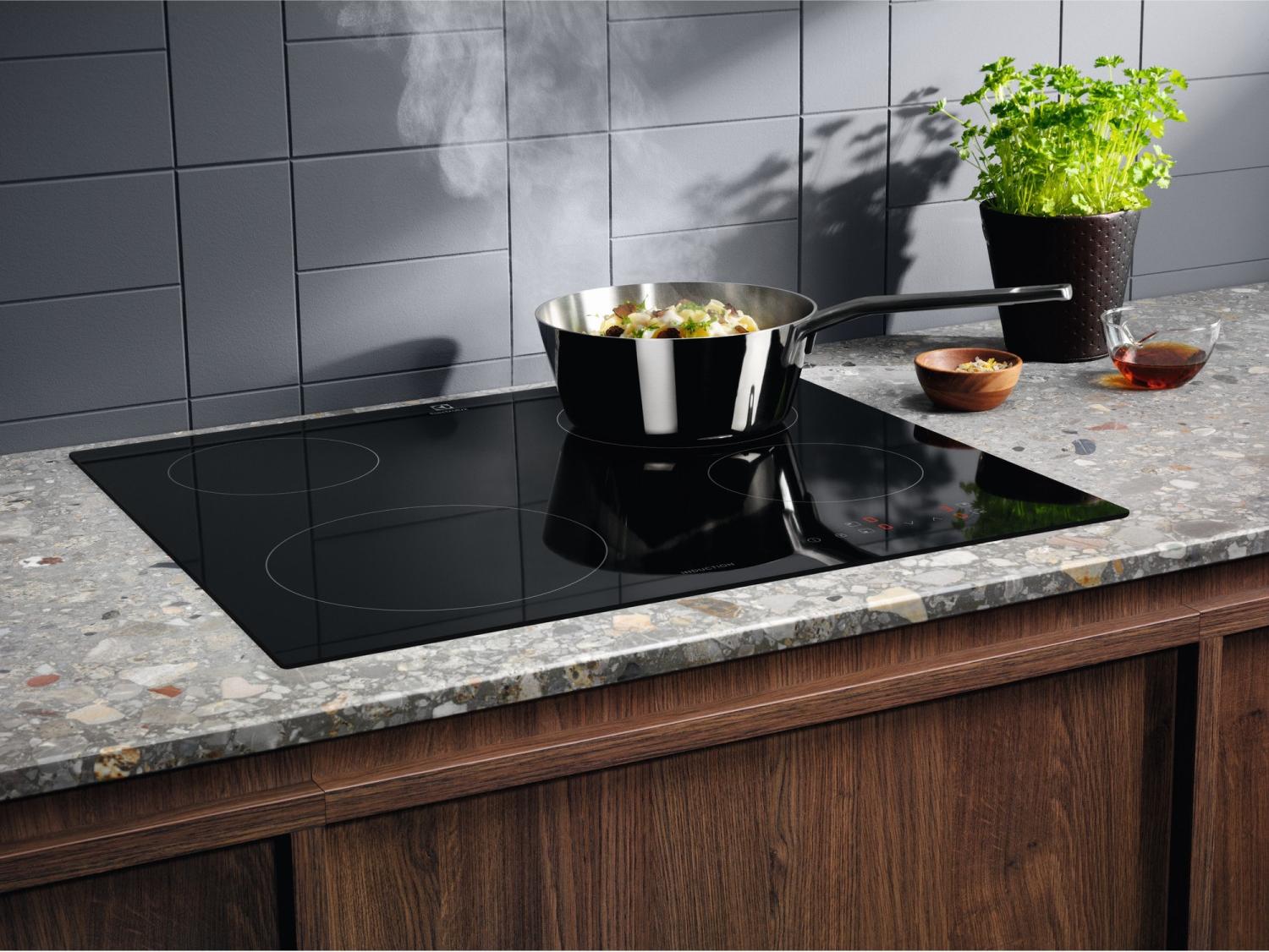 Electrolux Serie 300 EIB60424C, Čierna, Vstavaný, 59 cm, Indukčná varná doska so zónami, Sklokeramická, 4 zone(s)