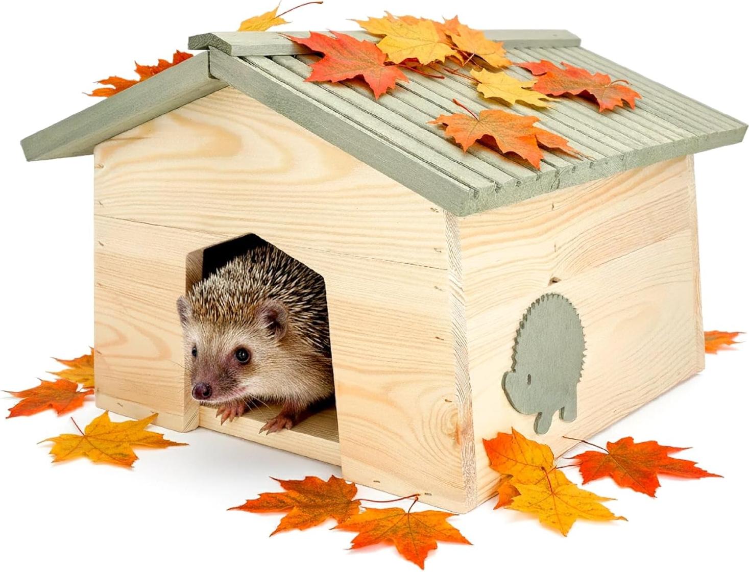 PATKAR Igelhaus Winterfest mit Boden - Premium Igelfutterhaus ( Europe) - Labyrintheingang gegen Fressfeinde - Futterhaus Hochwertige Igelhäuser Igel Haus Igelhotel - HxBxT: 28x38x44 cm DOM-JEZ-39236-ZIE