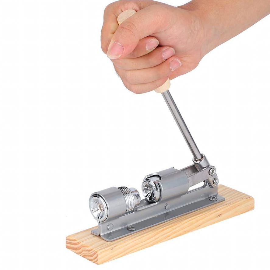 Adgo Nussknacker aus Stahl auf Holzsockel, Nussknacker, Nussknacker