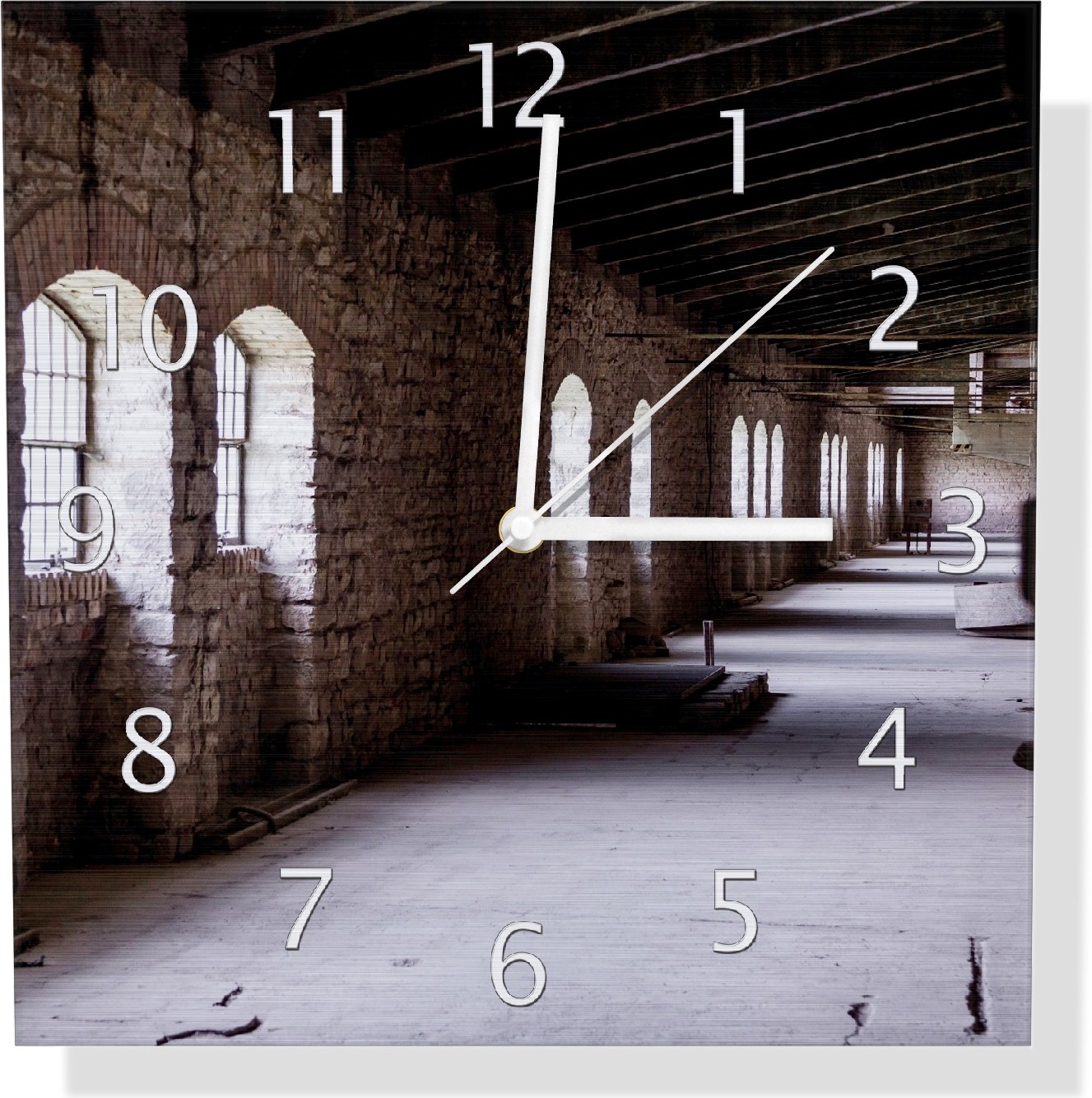 Wallario Design Wanduhr Altes Bauwerk - stillgelegte Fabrik aus Aluverbund, Größe 30 x 30 cm udi5223-3030