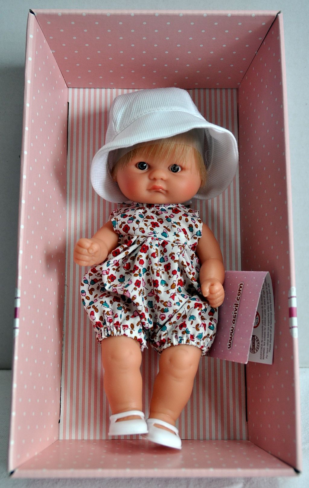 Puppe Asi Rosa Blumenkleid+Mütze 20Cm