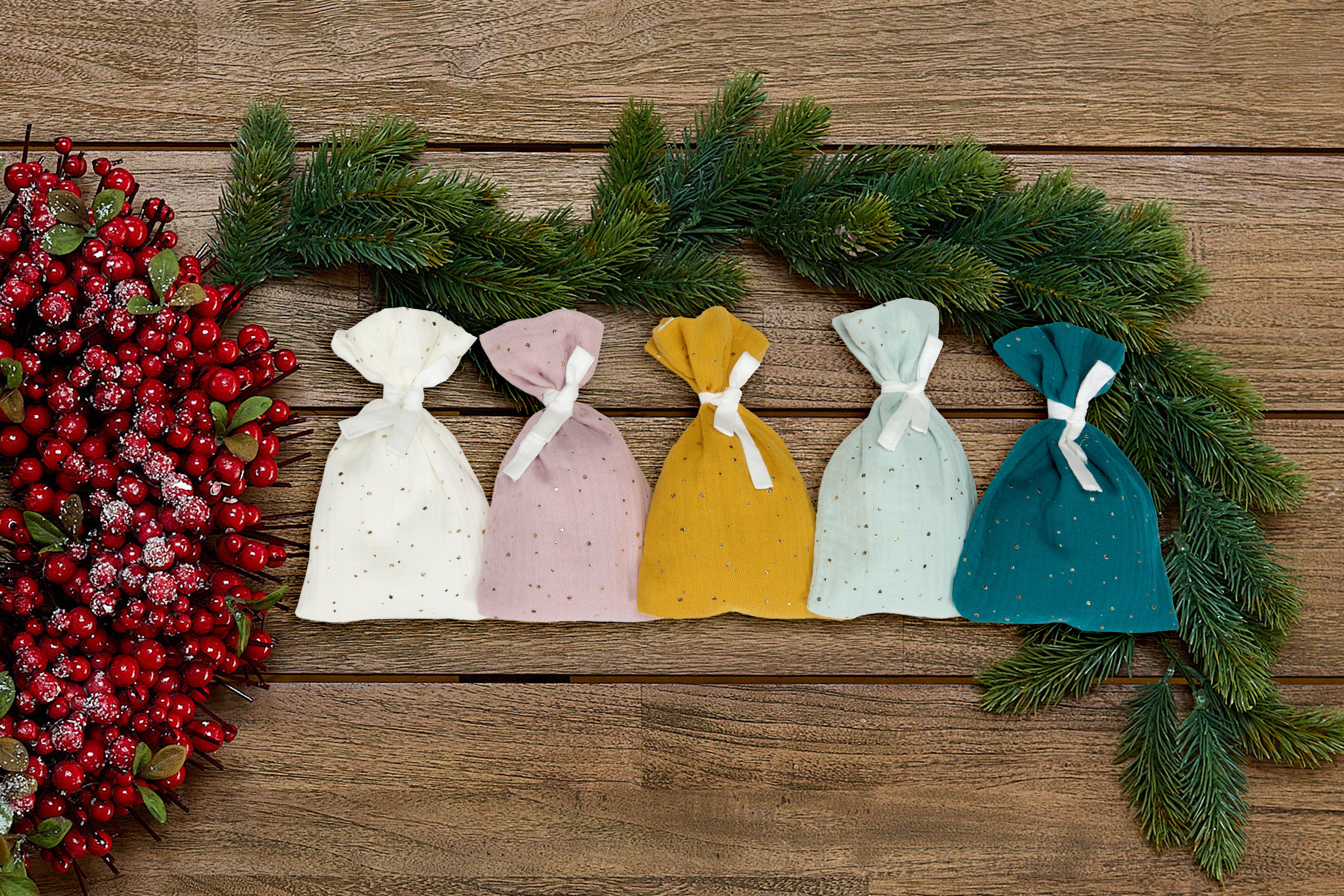 KraftKids Adventskalender Musselin goldene Punkte auf Grün DEK161-7
